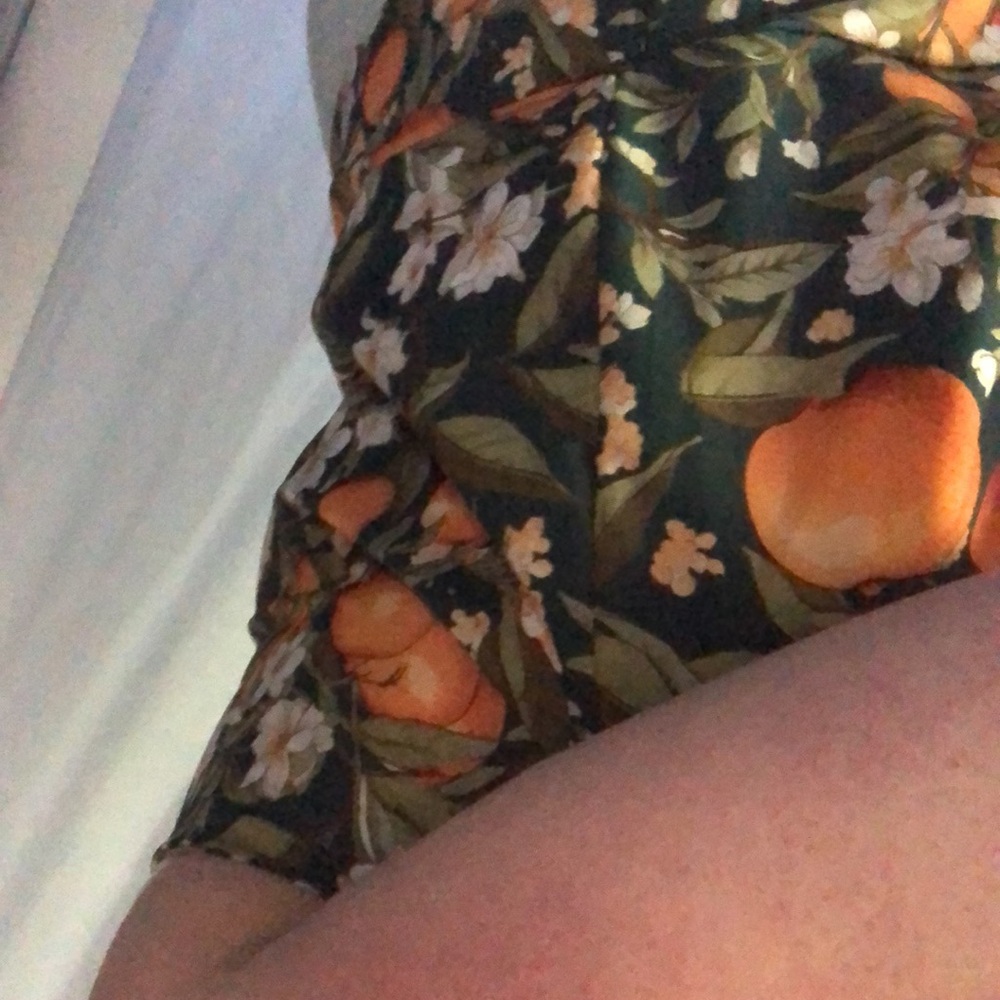 Nine West Satin Pleated Skirt and Oranges w/Orange Flowers Tie Neck Halter Top - Picture 6 of 8